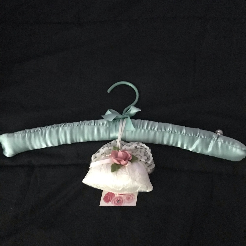 PM04098 Lingerie Hanger